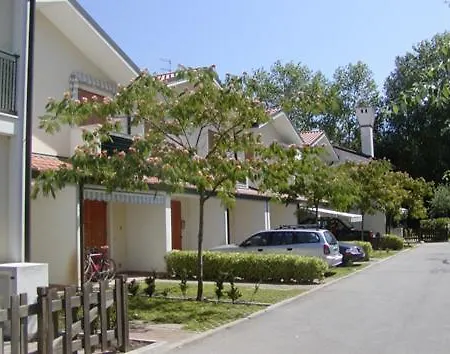 בית נופש Villaggio Adriatico Villetta A Schiera 01 *